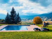 Chalet, Alás i Cerc