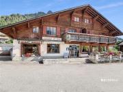 Chalet bestehend aus zwei Wohnungen und einem Geschäft