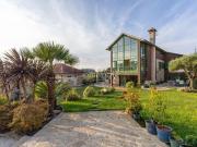 Chalet, Cangas