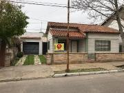 Chalet con garaje para 5 autos 2 cuadras estacion 3...