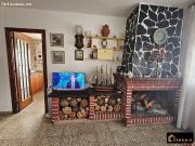 Chalet con Jardín, Piscina y Salida al Bosque en Mas...