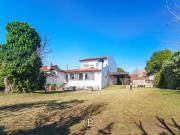 Chalet con lote lindero con piscina en Colinas de...