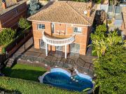 Chalet con mucha luz, vistas al mar en una zona...