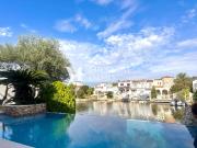 Chalet con piscina y amarre de 15 metros Empuriabrava