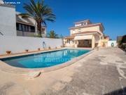 Chalet con piscina y garaje en Mahón