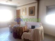 Chalet con piscina y naves vallado
