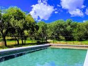 Chalet con super piscina y parque en alquiler temporario