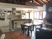 CHALET DE 4 AMBIENTES CON ENTRADA DE VEHICULOS, PLAYROOM