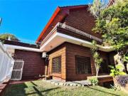 Chalet de 5 Ambientes 3 Plantas Garage p/2 autos Patio...