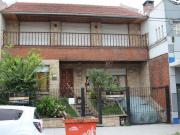 CHALET DE 5 AMBIENTES EN DOS PLANTAS, A RECICLAR, SOBRE...