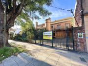 Chalet de 7 ambientes con parque, piscina y cocheras