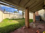 Chalet en 2 Plantas, 4 Amb. con Jardín, Fondo y Garaje