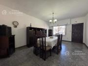 Chalet en 2 Plantas, 5 Amb 2 Garajes, Fondo y Quincho