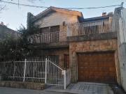 CHALET EN 2 PLANTAS DE 4 AMBIENTES CON GARAGE EN VILLA...