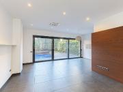 Chalet en alquiler en Barcelona, de 264 m² 6...