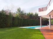 Chalet en alquiler en Sant Cugat del Vallès, de 500 m² 6...