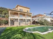 Chalet en alquiler en Vallirana, de 452 m² 4...