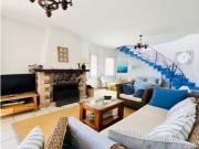 Chalet en estilo mediterráneo en primera linea del mar...