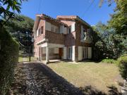 Chalet de estilo en Guemes con gran parque