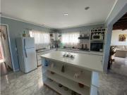 Chalet en planta alta con quincho