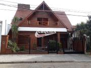 Chalet en venta c/ cochera en Morón