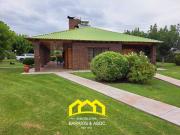 Chalet en venta c/ cochera en San Rafael