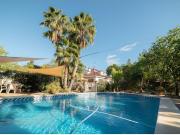 Chalet en venta con piscina y pista de tenis