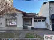 Chalet en venta de 2 dormitorios c/ cochera en Ramos Mejía