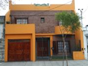 Chalet en venta de 4 dormitorios c/ cochera en Villa Lugano