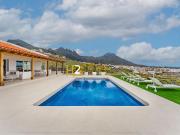 Chalet en venta en Adeje, Casco Urbano. VILLA DE LUJO EN...