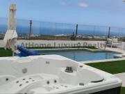 Chalet en venta en Adeje, Casco Urbano. Villa en VENTAen...