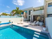 Chalet en venta en Adeje, La Caleta. Elegante Adosado en...