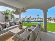 Chalet en venta en Adeje, La Caleta. Espectacular Villa...