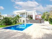 Chalet en venta en Adeje, La Caleta. Villa Olivo...