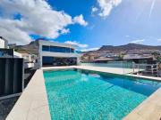 Chalet en venta en Adeje, Playa Fañabé Alto. Villa en El...