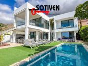 Chalet en venta en Adeje, Playa Fañabé Alto. Villa en...