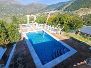 Chalet en venta en Alcaucín. Una casita para disfrutar...