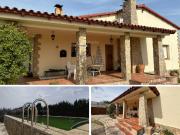 Chalet en venta en Aldover. Chalet con piscina, jardín y...