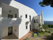 Chalet en venta en Alella. Dos viviendas en una casa con...