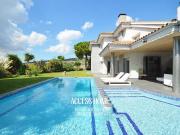 Chalet en venta en Alella. Exclusiva propiedad con...