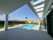Chalet en venta en Algorfa. Fantastica Villa en venta en...