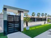 Chalet en venta en Algorfa. VILLA CON PISCINA PRIVADA Y...