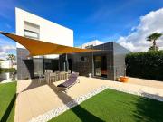 Chalet en venta en Algorfa. Villa en Algorfa de 3...