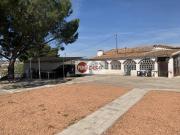 Chalet en venta en Alpicat. CHALET CON TERRENO Y PISCINA...
