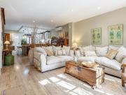 Chalet en venta en Badalona, de 244 m² 4 habitaciones...