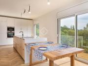 Chalet en venta en Banyoles. Casa reformada con...