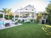 Chalet en venta en Benahavís, La Quinta. Elegante villa...