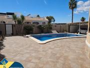 Chalet en venta en Benijófar. Casa con piscina privada,...