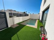 Chalet en venta en Benijófar. MODERNA Y HERMOSA VILLA A...