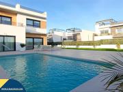 Chalet en venta en Benijófar. Se construyen casas con...